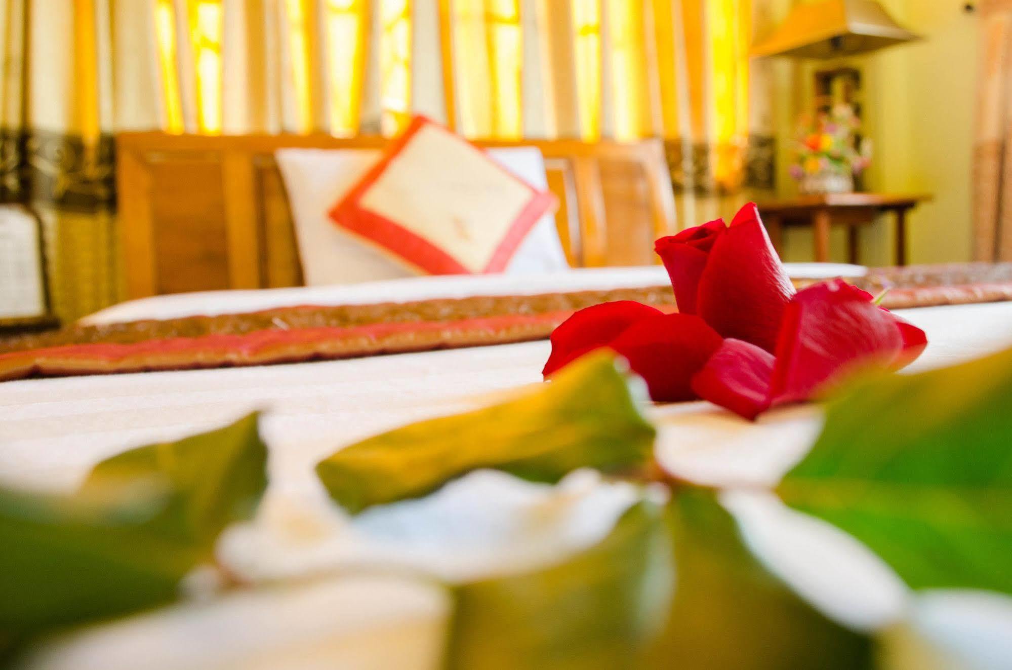 Nhu Phu Hotel Hue Eksteriør bilde